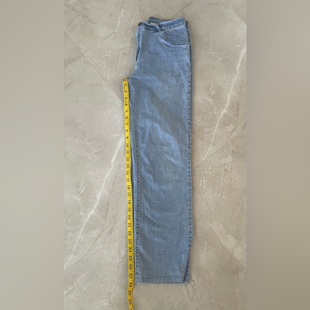 Blue Willi's Women Jeans 
•5 Pocket
•Straight Leg
•Cotton
•Light wash
•Very nice - Picture 6 of 10